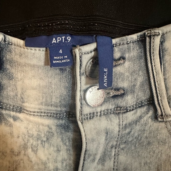 Apt 9 women’s capri jeans - Picture 2 of 4